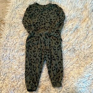 Kyte 12 to 18 month green leopard print jogger set